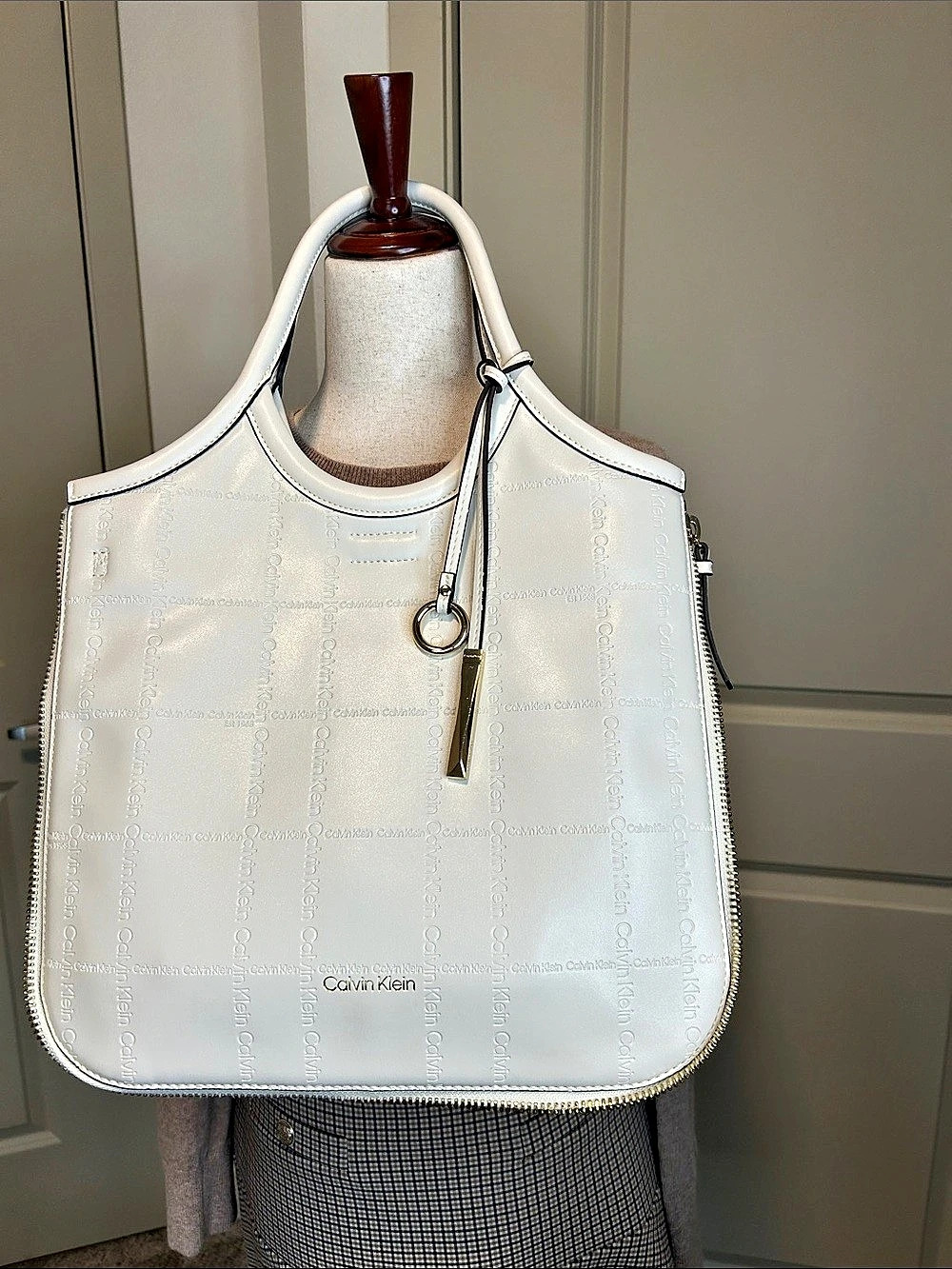 🆕 Calvin Klein Gabrianna Convertible Side Zip Expandable Tote